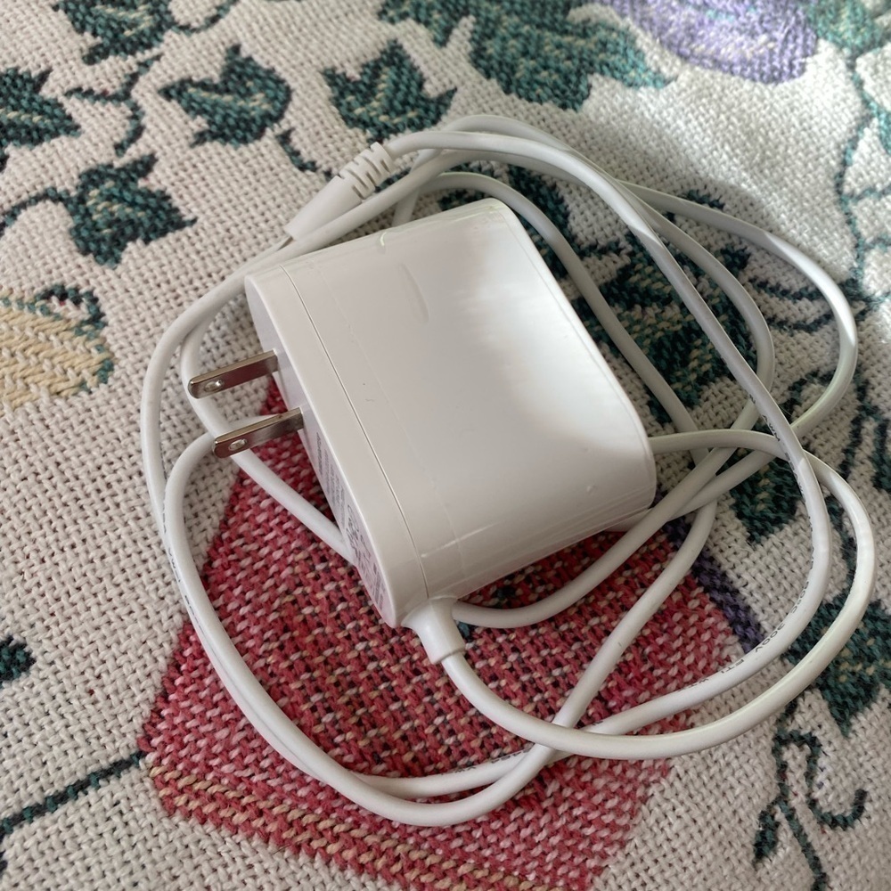 LIKE NEW POWER ADAPTER